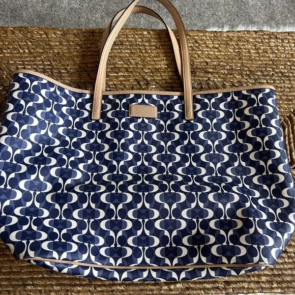 Coach Soft Leather Bag - Picture 2 of 8